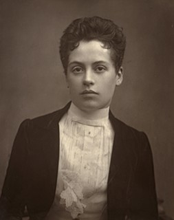 Clo Graves, Irish author and playwright, 1888. Artist: Ernest Barraud