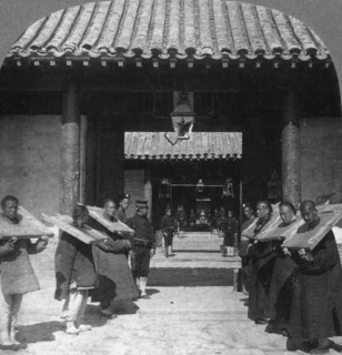'Chinese criminals in the Viceroy's Yamen, now used as a jail', Tientsin (Tianjin), China, 1901. Artist: The Fine Art Photographers Co