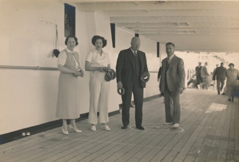 Playing quoits on board the SS Arandora Star, 1936. Artist: Unknown
