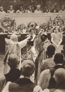 'The crowning of Queen Elizabeth, wife of King George VI', 1937. Creator: Unknown.