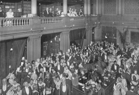 'Ladies' night' at the Royal Society, London, c1903 (1903). Artist: Unknown.