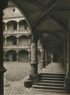 'Stuttgart. In the yard of the old castle', 1931. Artist: Kurt Hielscher.