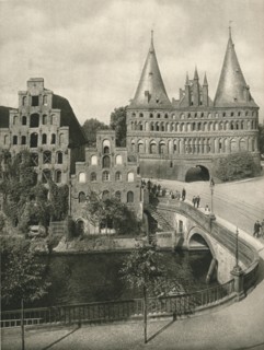 'Lubeck - Holstentor', 1931. Artist: Kurt Hielscher.