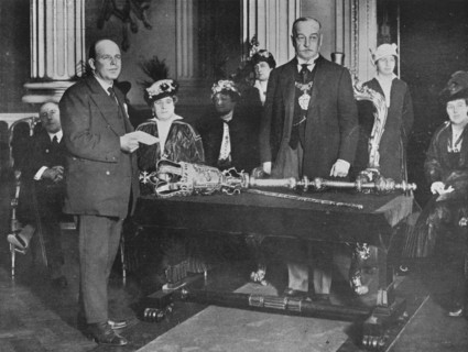 'Lieut. Bell, R.N.R., captain of the Thordis, being presented by the Lord Mayor of London with the r Artist: Unknown.
