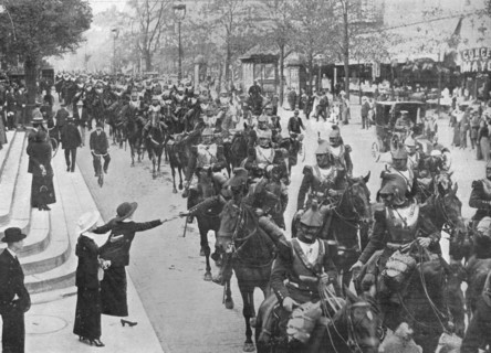 'French cuirassiers riding through the streets of Paris on their way on the front', 1914. Artist: Unknown.
