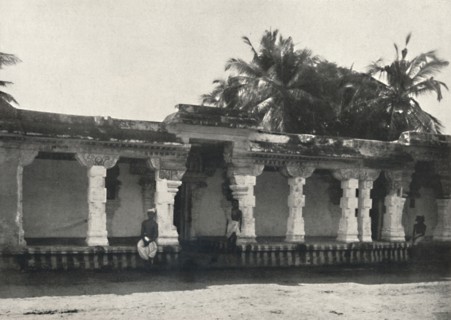 'Wandelhalle eines Hindutempels, Ceylon', 1926. Artist: Unknown.