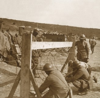 Making barbed wire, c1914-c1918. Artist: Unknown.