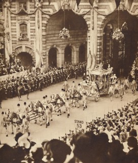 'Through the Admiralty Arch', May 12 1937. Creator: Unknown.