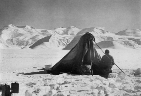 'Dr. Wilson Sketching On The Beardmore Glacier', 13 December 1911, (1913). Artist: Robert Falcon Scott.