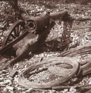 Destroyed 155 gun, c1917-c1918. Artist: Unknown.