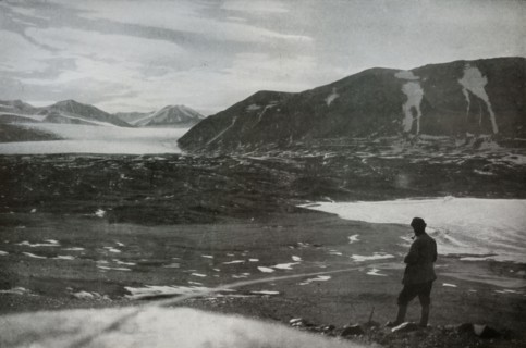 'The Mouth of Dry Valley, Showing The Commonwealth Glacier', 1912, (1913).  Artist: Frank Debenham.