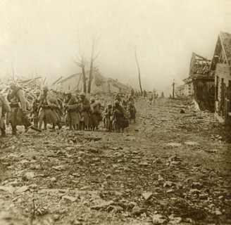 Relief infantry at the attack of Douaumont, northern France, 1916. Artist: Unknown.