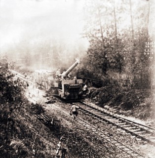 Heavy artillery on railway track, c1914-c1918. Artist: Unknown.
