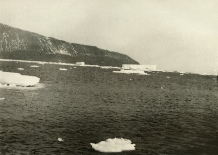 'Floating Ice off Cape Adare', c1908, (1909).  Artist: Unknown.