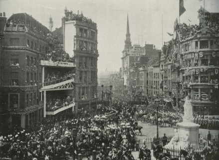 'Her Majesty's Arrival in St. Paul's Churchyard', London, 1897. Artist: E&S Woodbury.