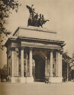 'Triumphal Arch Moved from Hyde Park to Constitution Hill', c1935. Creator: Unknown.