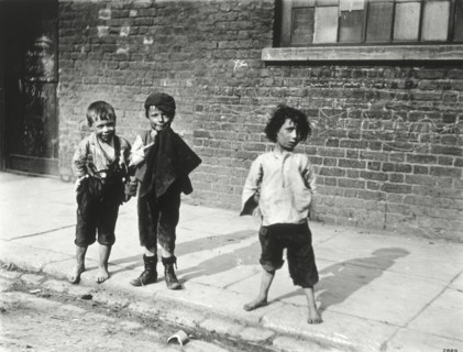 Street urchins in Lambeth, London, 19th century. Artist: Unknown