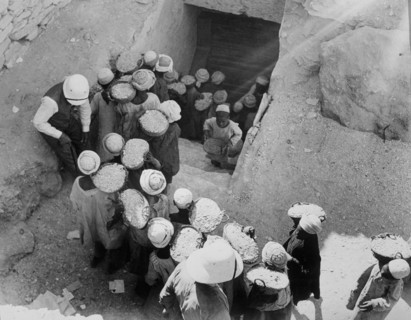 Closing the Tomb of Tutankhamun, Valley of the Kings, Egypt, February 1923  Artist: Harry Burton
