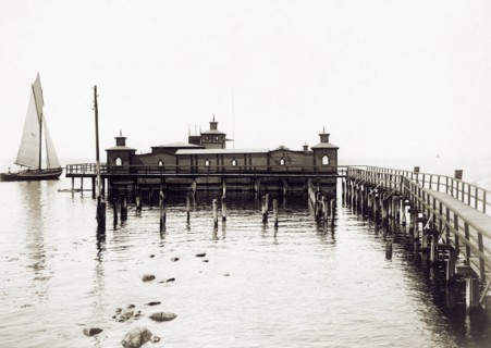 Baths in Öresund, Landskrona, Sweden, 1900. Artist: Unknown