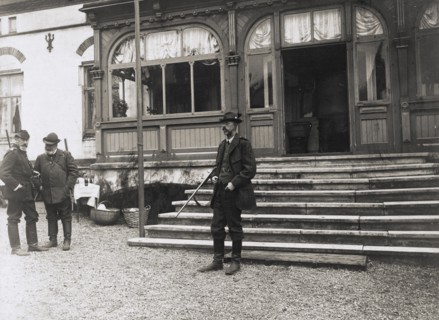 King Gustav V of Sweden on a hunting trip, Isle of Ven, Scania, Sweden, 1909. Artist: Unknown