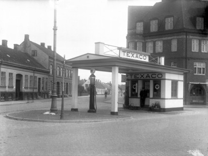 A  Texaco petrol pump in a built-up area, Landskrona, Sweden, 1930 Artist: Unknown