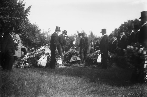 Funeral ceremony, Malmö, Sweden, 1932. Artist: Unknown