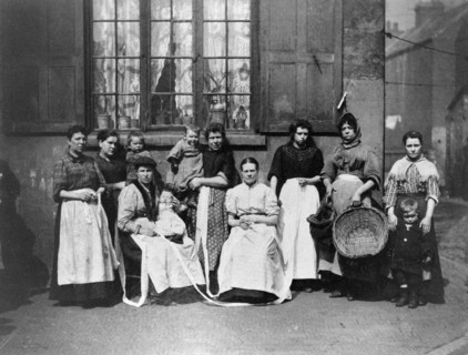 Group of women lace drawers, Knotted Alley, Narrow Marsh, Nottingham, Nottinghamshire, c1890. Artist: Unknown