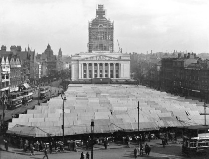 Last Saturday market, Market Square, Nottingham, Nottinghamshire, 17th November 1928. Artist: Unknown