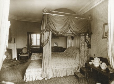 Lord Byron's bedroom, Newstead Abbey, Nottinghamshire, 1905. Artist: Henson & Co