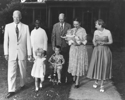 General Eisenhower and his family, Fort Sheridan, Illinois, USA, 14th July 1952. Artist: Unknown