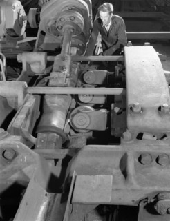 Straightening round bars, J Beardshaw & Sons, Sheffield, South Yorkshire, 1963.  Artist: Michael Walters
