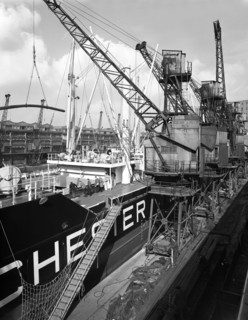 The 'Manchester Renown' being loaded with steel for export, Manchester, 1964.  Artist: Michael Walters