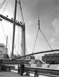 Steel bars being loaded onto the 'Manchester Renown', Manchester, 1964. Artist: Michael Walters