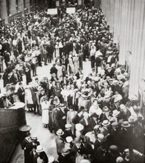 Depositors of the Union Trust Company, Cleveland, Ohio, USA, Great Depression, July 1933. Artist: Unknown
