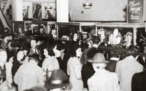 The first experimental sale of nylon stockings, Wilmington, Delaware, USA, 25 October, 1939. Artist: Unknown