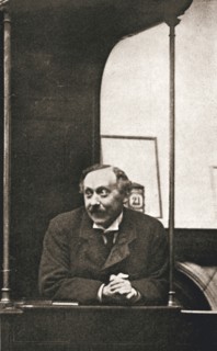 Herbert Gladstone in the witness box at the trial of Emmeline Pankhurst and others, London, 1908. Artist: Unknown