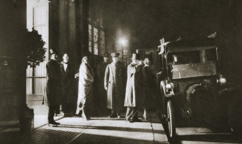 Members at the entrance of Murray's Club, Beak Street, Soho, London, c1913-c1929(?). Artist: Unknown