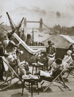 Roof garden of the Langbourne Club for City women, Fishmonger Hall Street, London, c1920s(?). Artist: Unknown