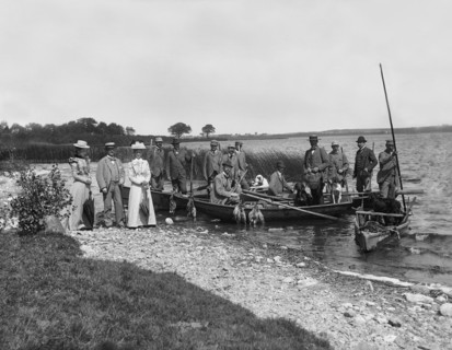 Crown Prince Gustav of Sweden bird shooting, Skabersjö Manor, Scania, Sweden, 1899. Artist: Unknown