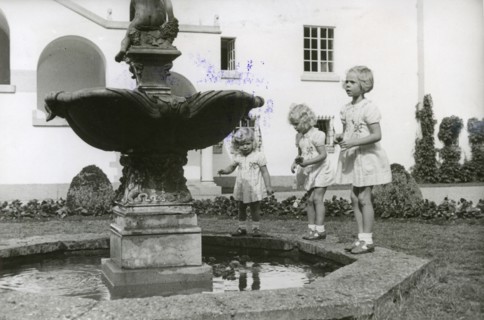 Princesses Desiree, Birgitta and Margaretha of Sweden, 1942. Artist: Karl Sandels