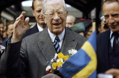 King Gustaf VI Adolf of Sweden arrives in Helsingborg, Scania, 1973. Artist: Unknown