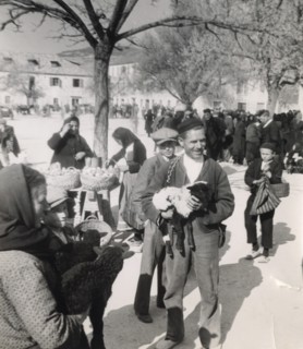 Farmers from Zenica at the market, Bosnia-Hercegovina, Yugoslavia, 1939. Artist: Unknown