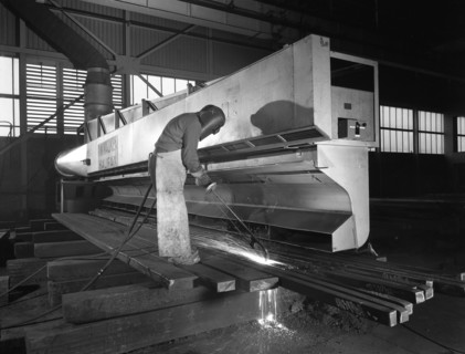 Steelworker at Park Gate Iron and Steel Co, Rotherham, South Yorkshire, April 1964.  Artist: Michael Walters