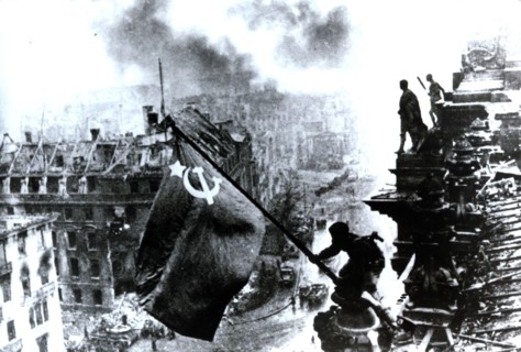 Raising a flag over the Reichstag, 2 May 1945. Artist: Yevgeny Khaldei