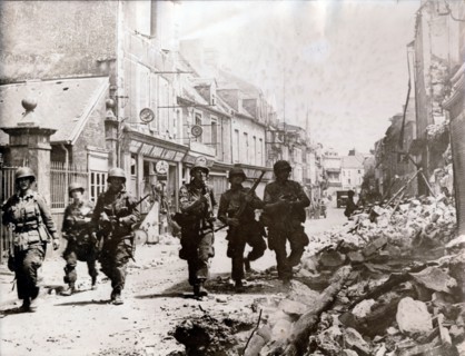 Troupes alliées après le débarquement en Normandie, 1944