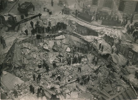 Bank Tube station, 11th January 1941. Artist: Unknown