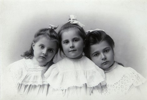 Portrait of children, Baku, Azerbaijan, 1909.  Artist: Julian Stanislavovich Zelinsky