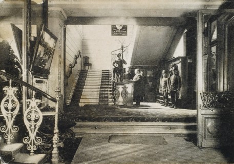 Interior of the Hotel Slavianski Bazaar, Moscow, Russia, early 20th century. Artist: Unknown