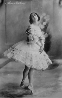Anna Pavlova, Russian ballerina, 1910s. Artist: Unknown