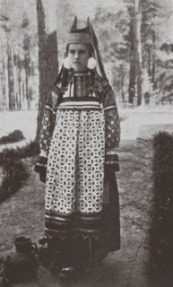 Ryazan Province woman's festive dress, 1900s-1910s.